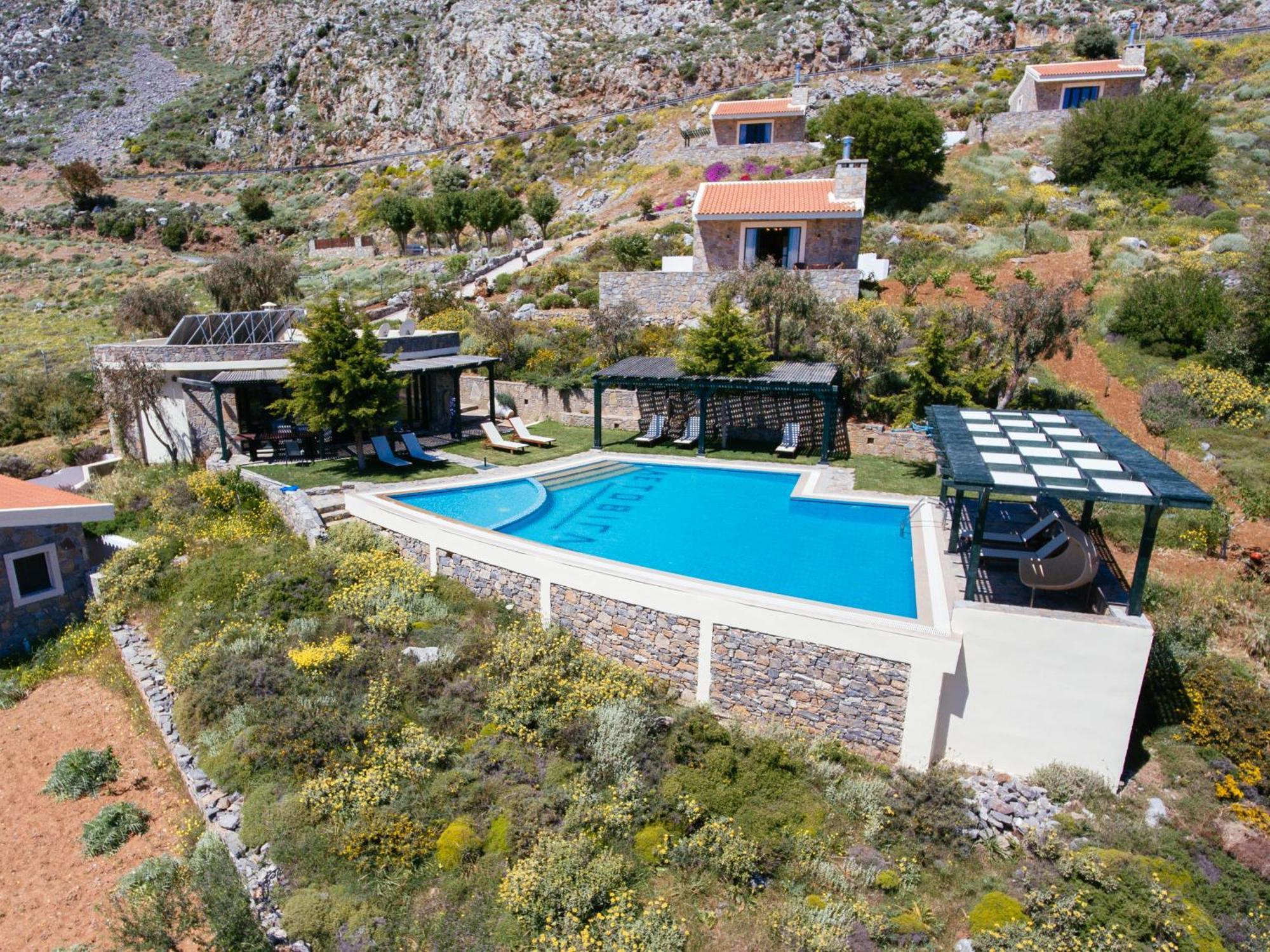 Aetovigla Guesthouse Krousonas  エクステリア 写真