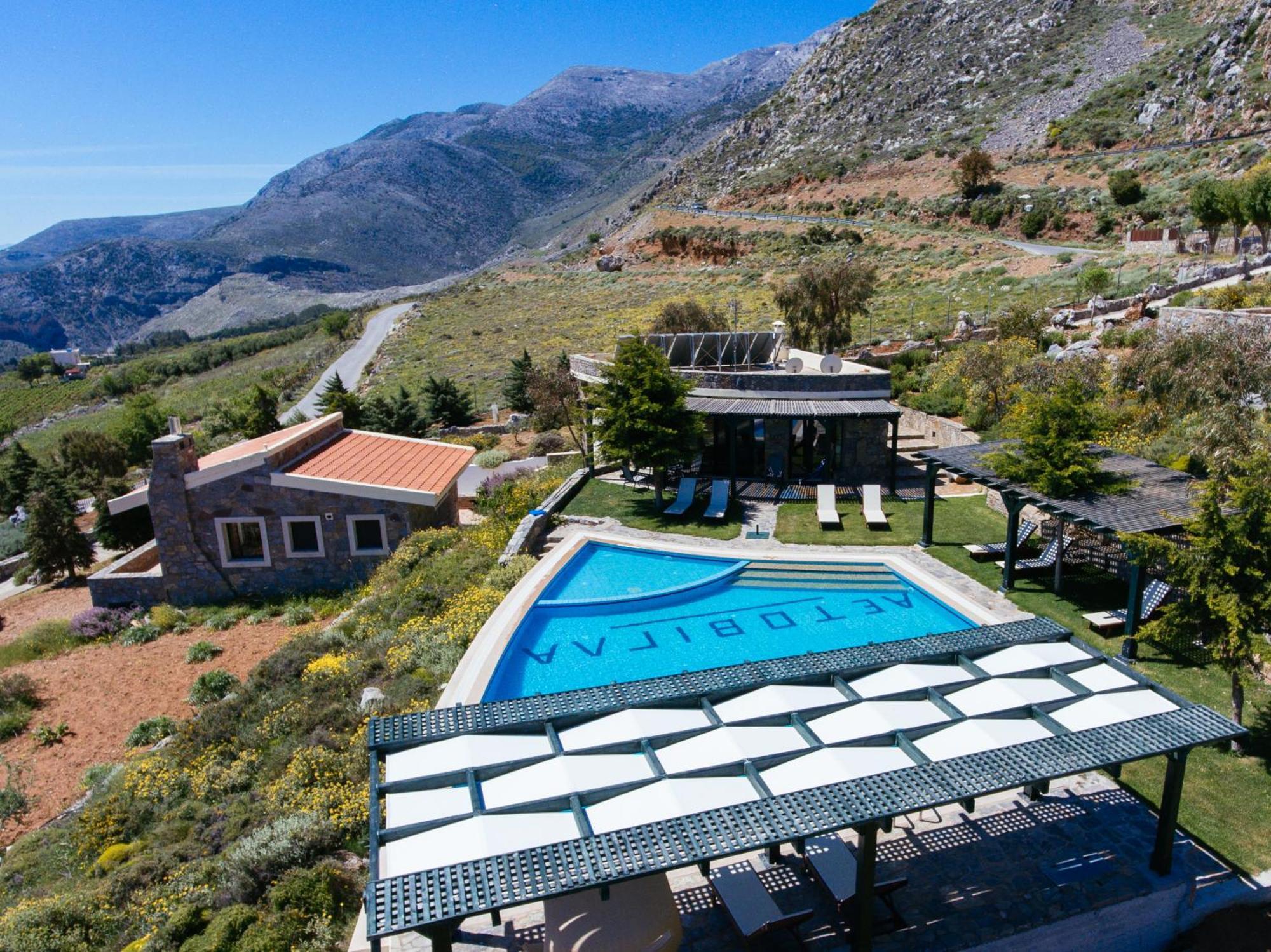 Aetovigla Guesthouse Krousonas  エクステリア 写真