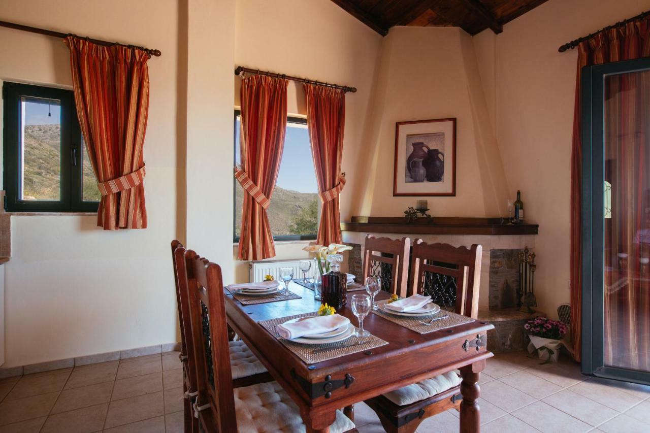 Aetovigla Guesthouse Krousonas  エクステリア 写真