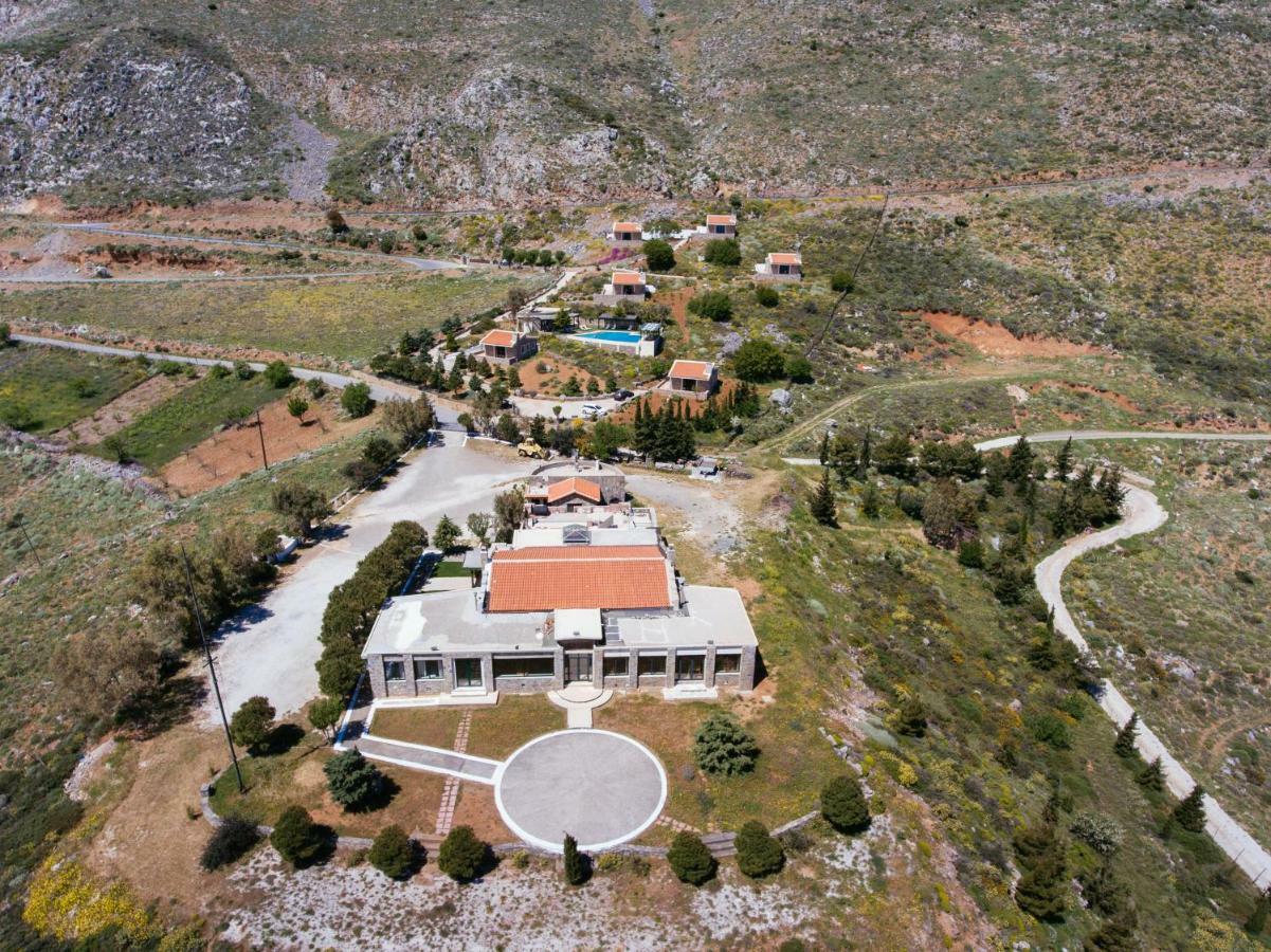 Aetovigla Guesthouse Krousonas  エクステリア 写真