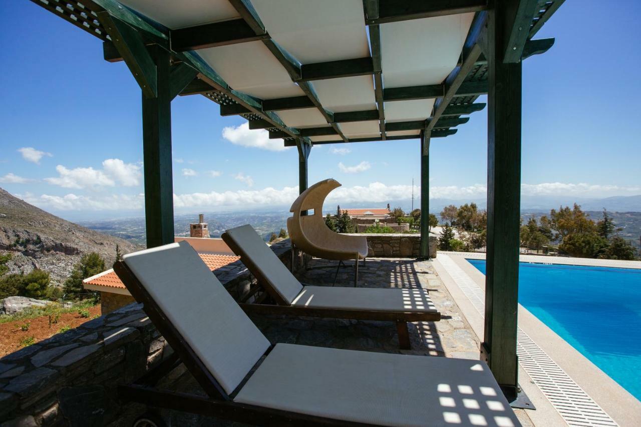 Aetovigla Guesthouse Krousonas  エクステリア 写真