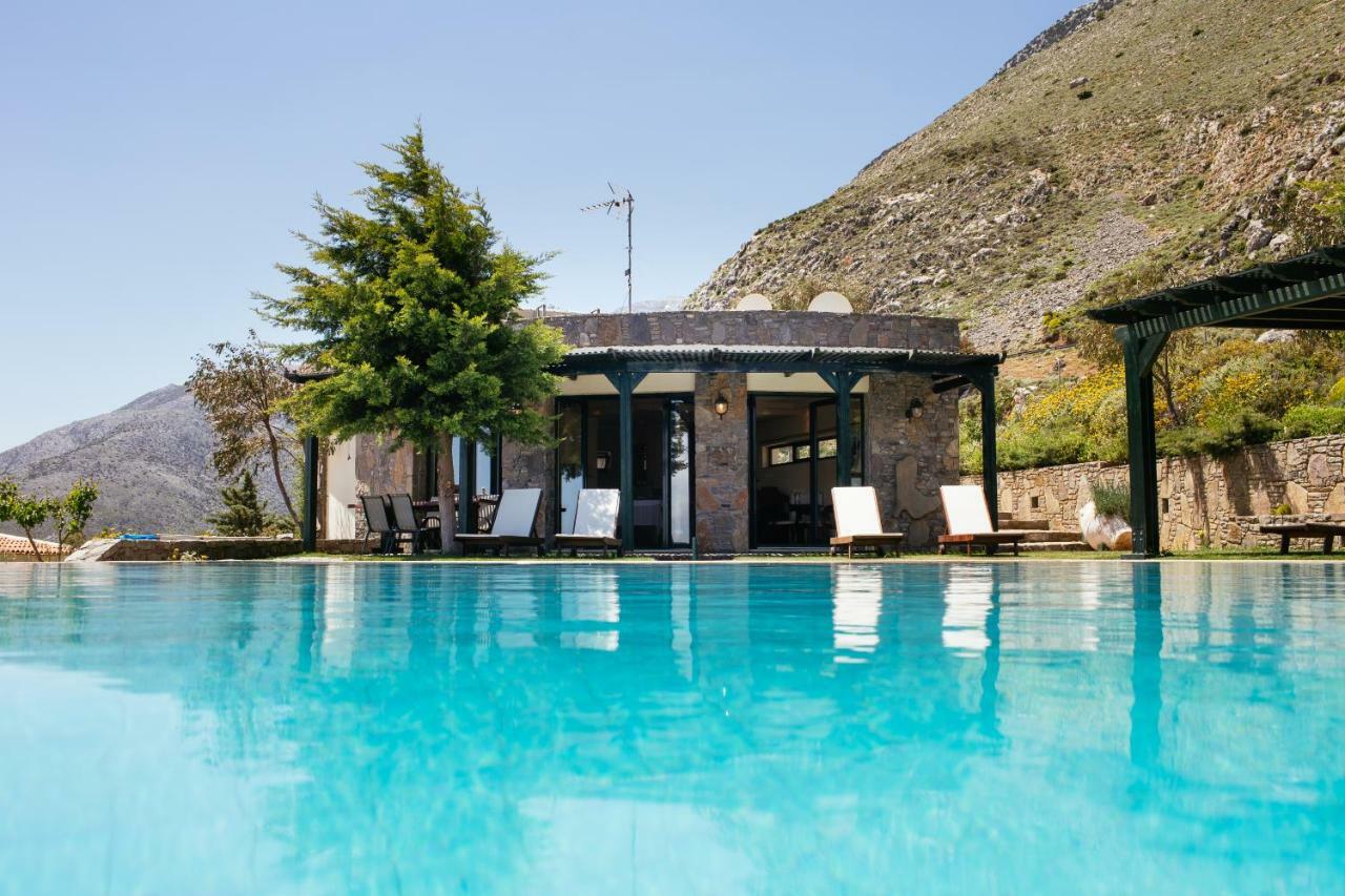 Aetovigla Guesthouse Krousonas  エクステリア 写真