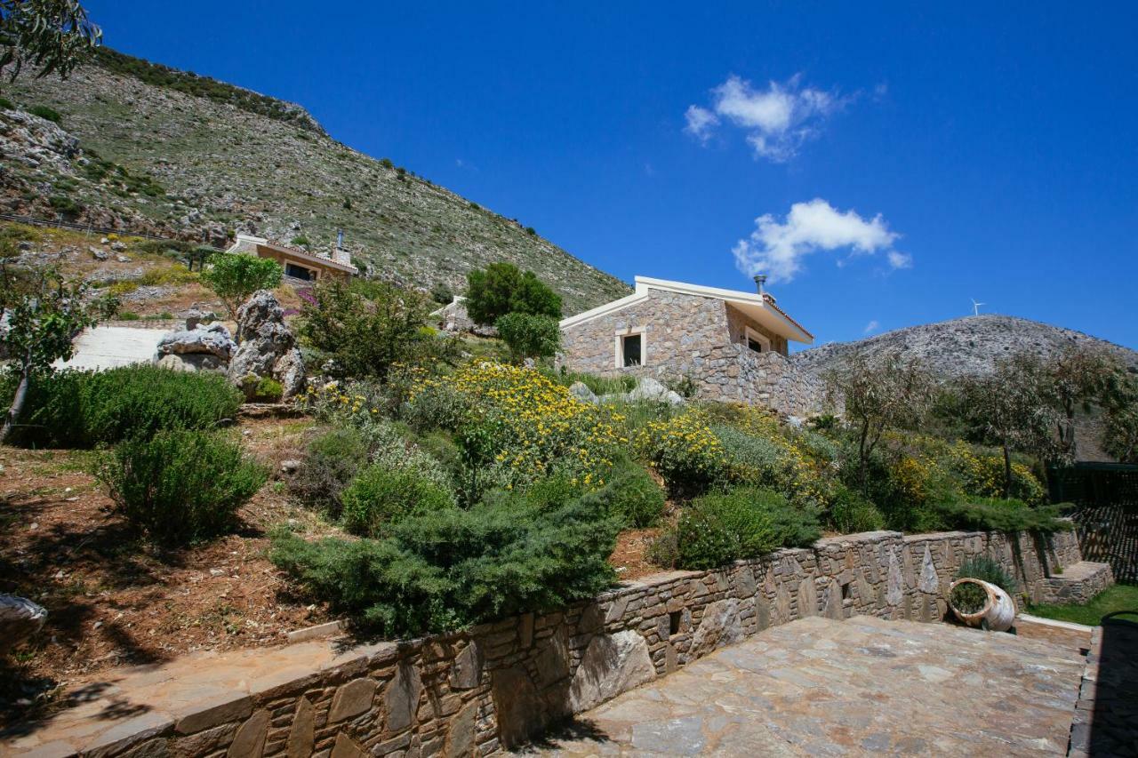 Aetovigla Guesthouse Krousonas  エクステリア 写真